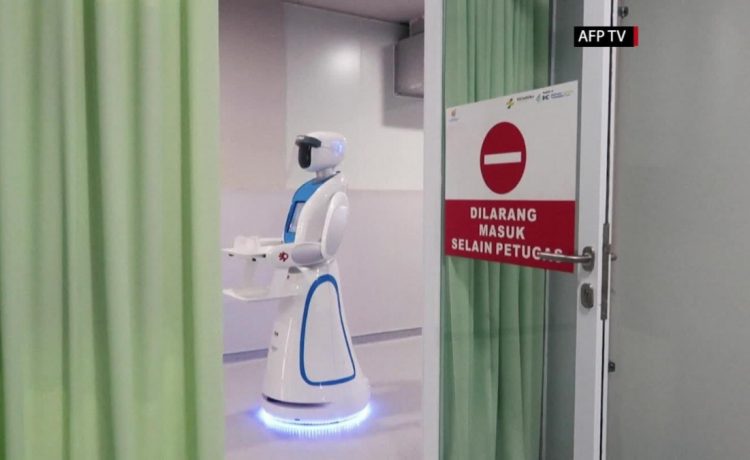 Así nos ayudan robots y androides a combatir la pandemia de coronavirus por todo el mundo